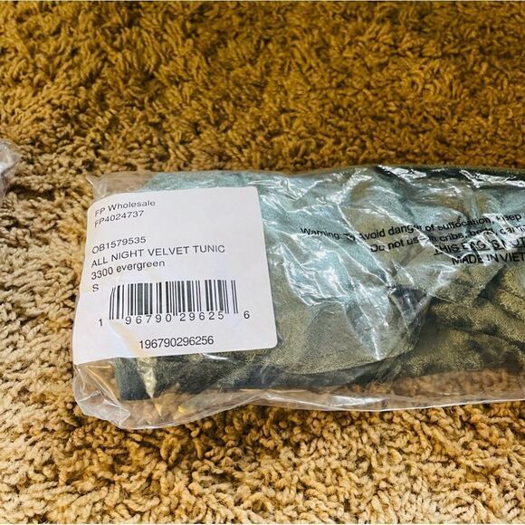 NWT Free People All Night Velvet Tunic Top - Evergreen Small - Picture 4 of 4